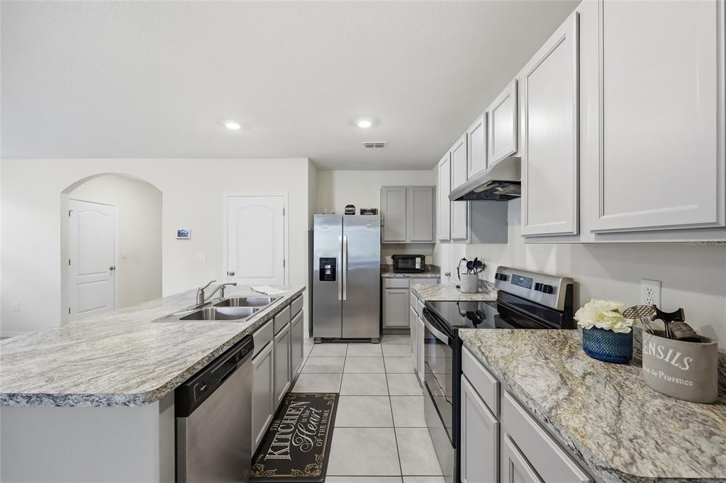 706 Chinoy Road Davenport, FL 33837 - Photo 9 of 36