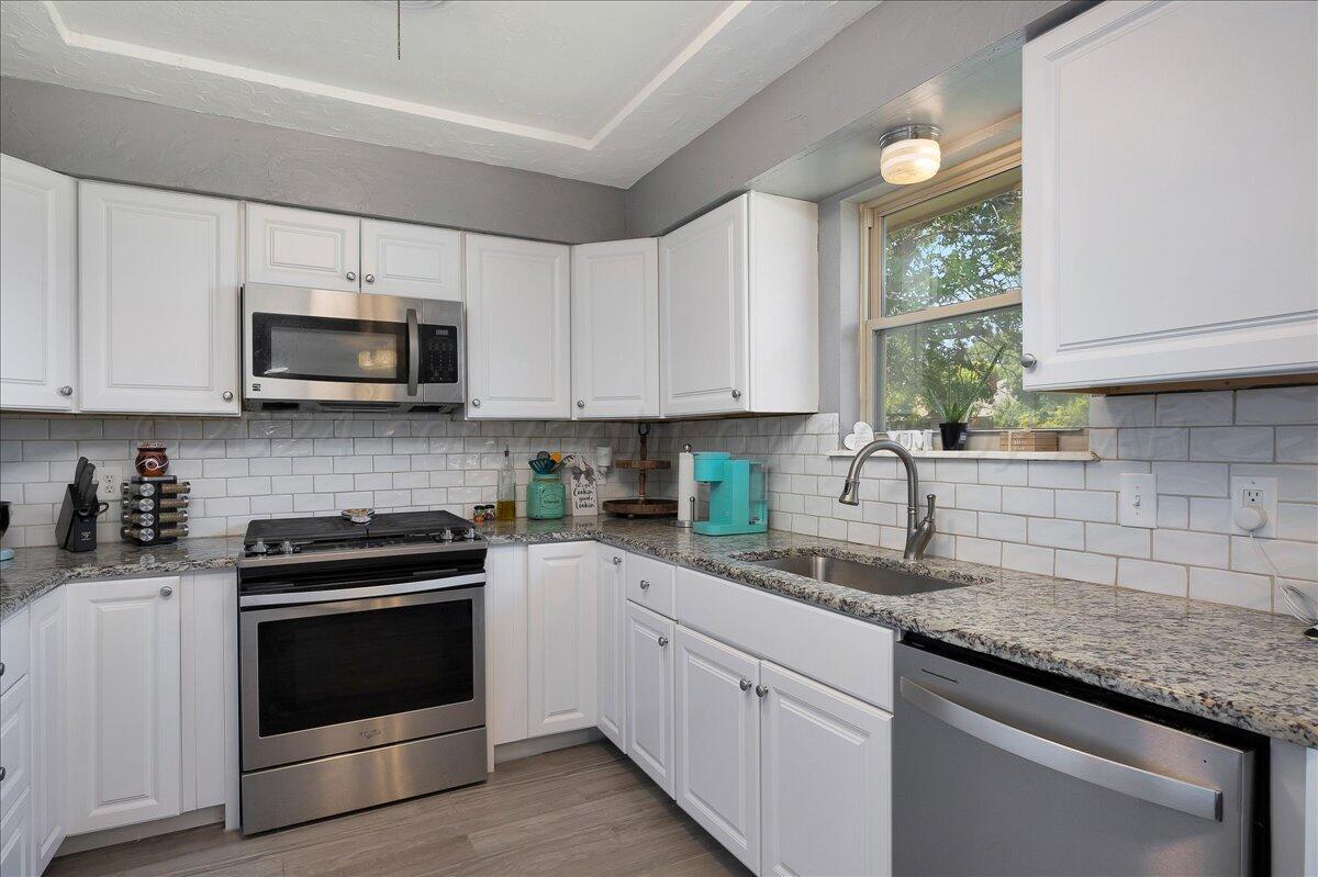 6713 Rochelle Lane Amarillo, TX 79109 - Photo 8 of 22 08-Kitchen