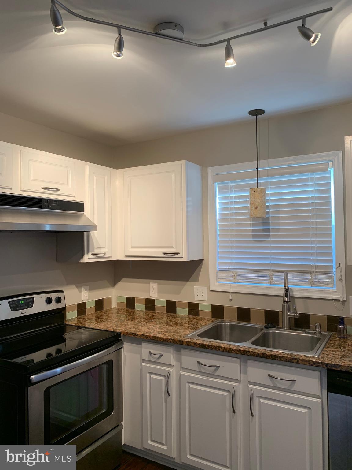 Ss  Appliances, new disposal, new light fixtures