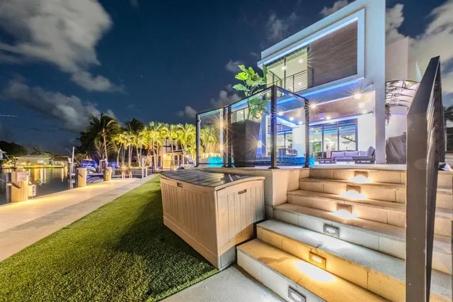 $5,400,000 | 2581 Northeast 50th Street, Lighthouse Point, FL 33064