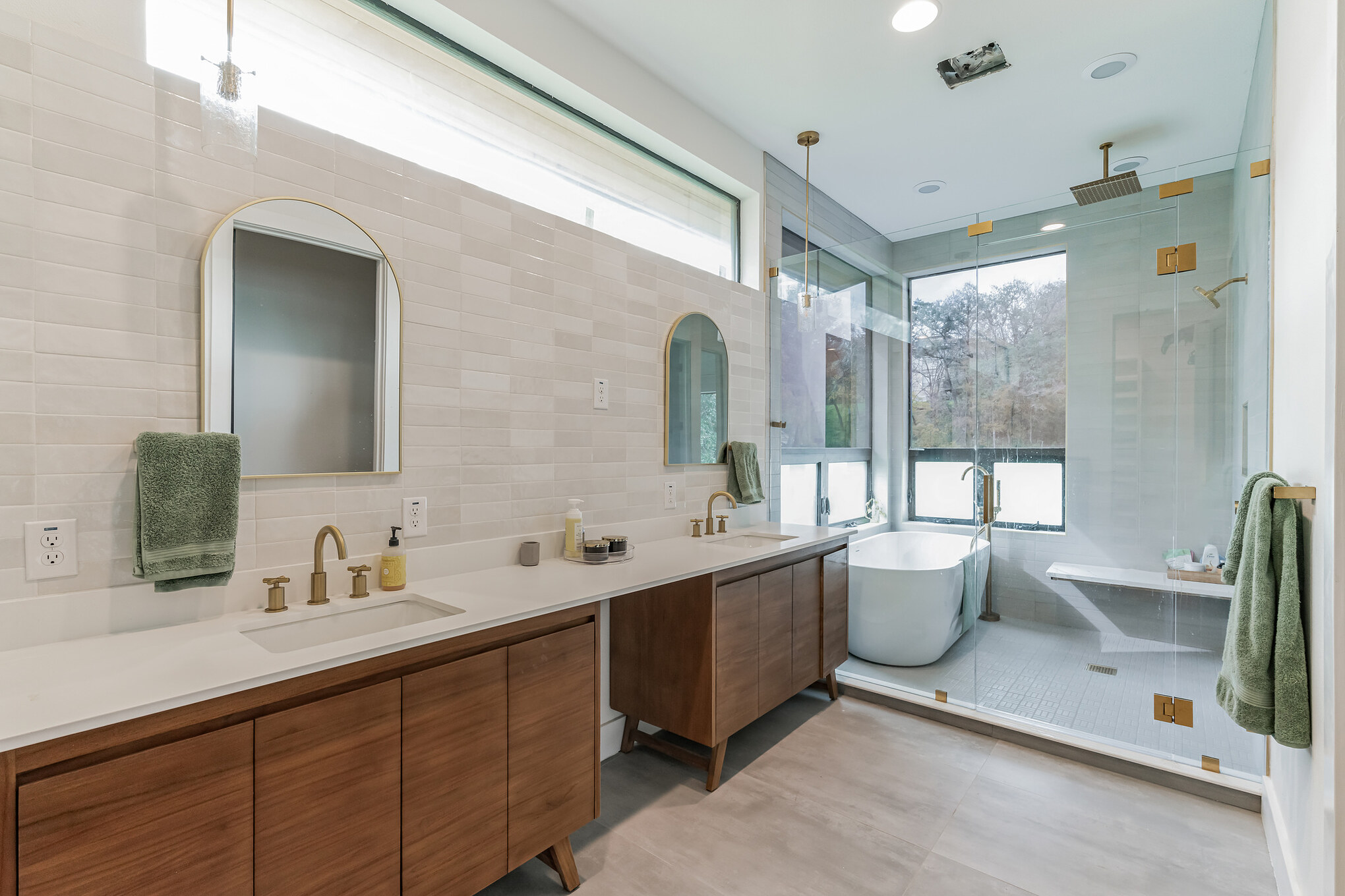 107 Blue Ridge Trail Austin, TX 78746 - Photo 16 of 29 a spacious bathroom with a double vanity sink mirror and bathtub