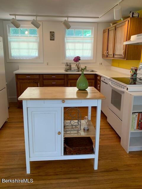38 Interlaken Road Stockbridge, MA 01266 - Photo 8 of 26 38 Kitchen