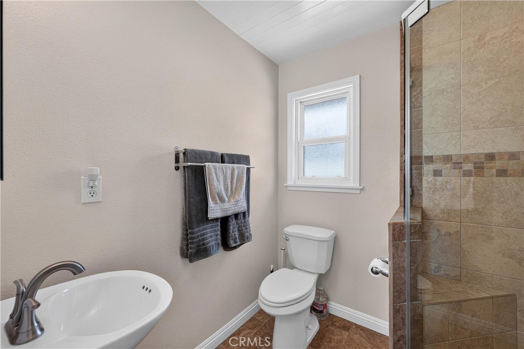 4737 Toyon Road Riverside, CA 92504 - Photo 19 of 45 Secondary Bathroom