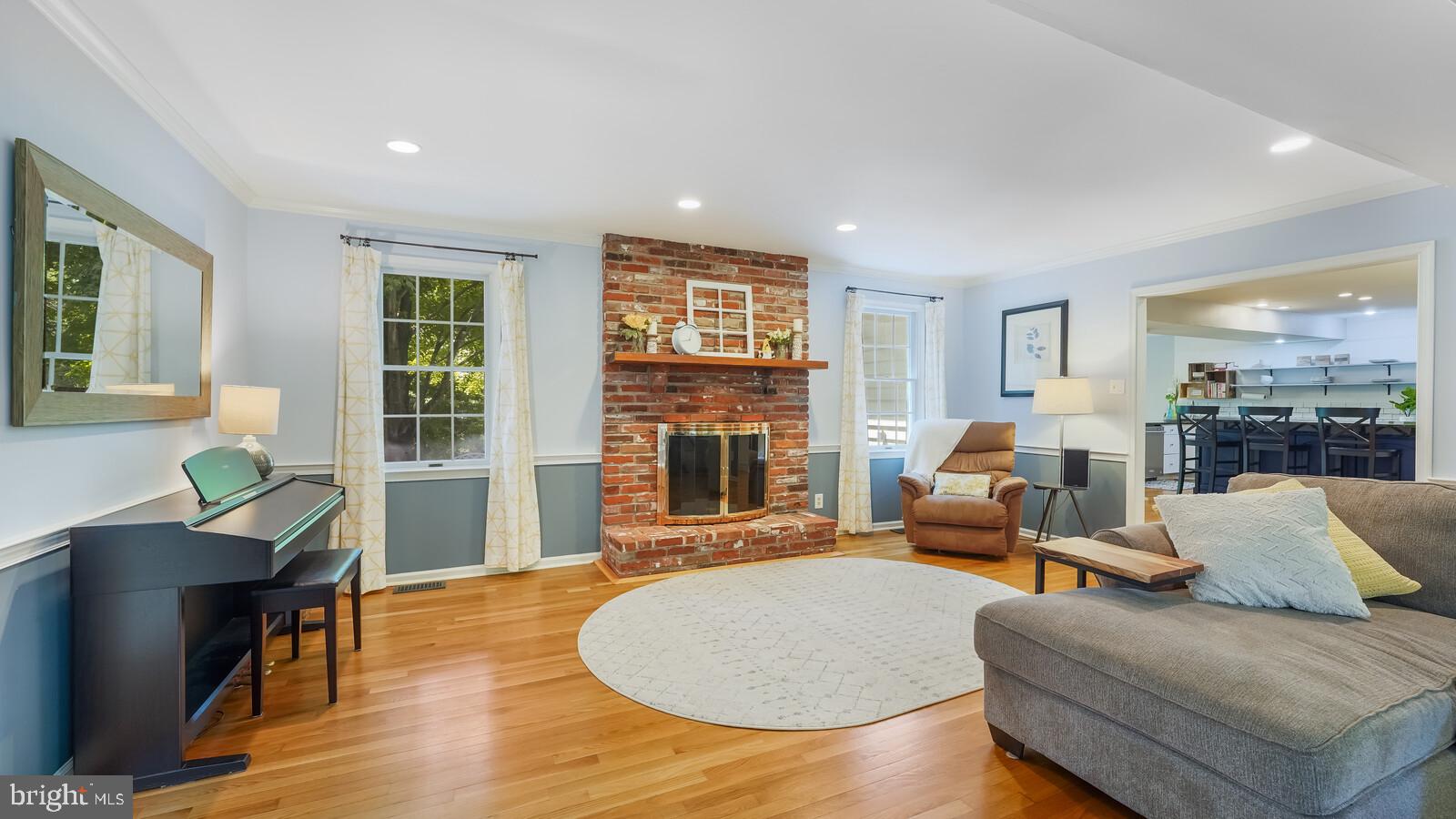 16 Spring Court Washington Crossing, PA 18977 - Photo 14 of 40 GLEAMING HARDWOOD FLOORING