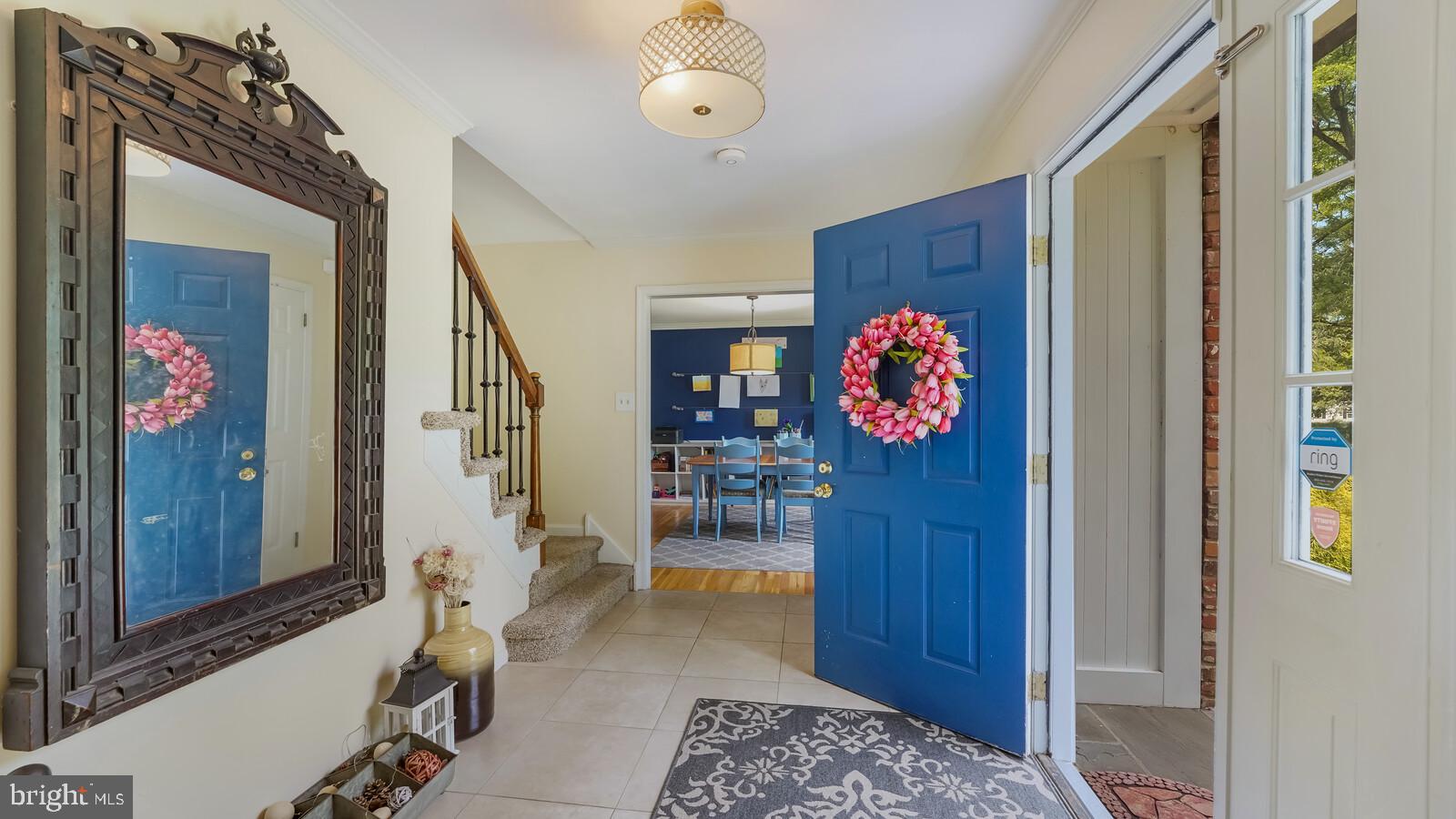 16 Spring Court Washington Crossing, PA 18977 - Photo 4 of 40 INVITING FOYER