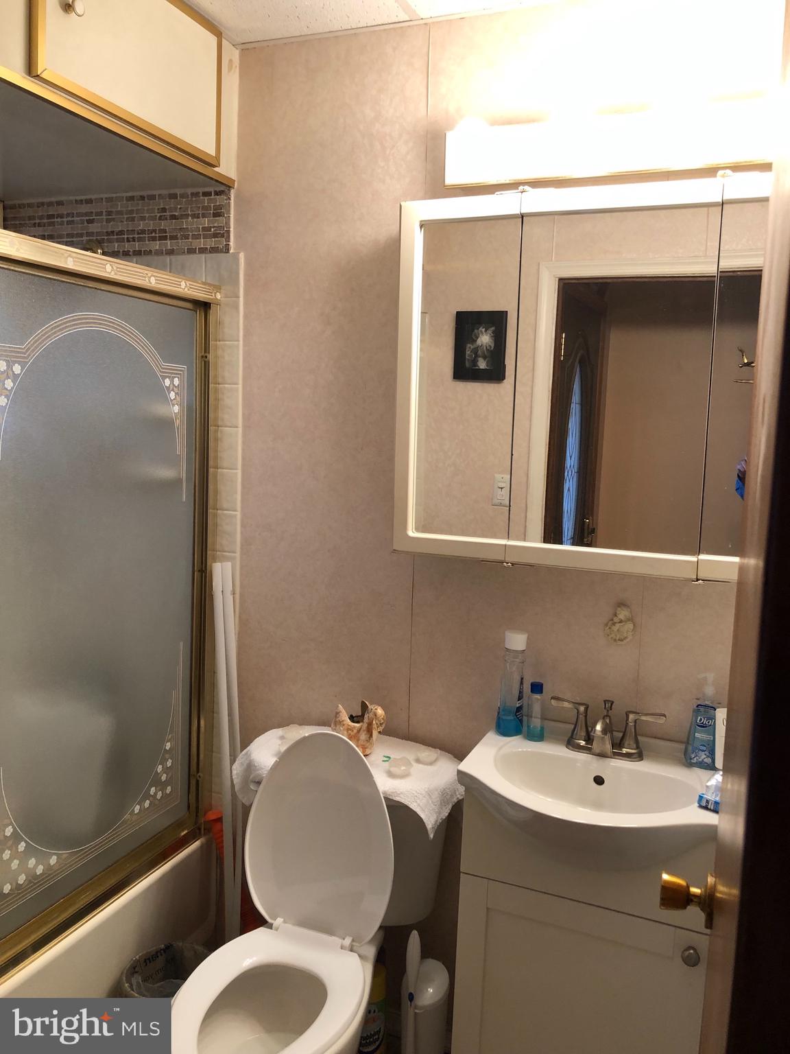 17 Winding Road Levittown, PA 19057 - Photo 8 of 15 Gallery Image 8