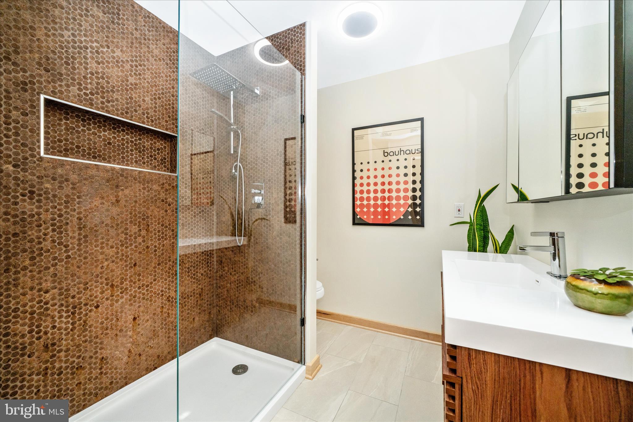 9237 Frostown Road Middletown, MD 21769 - Photo 45 of 113 Bedroom 2 en suite completely renovated bathroom