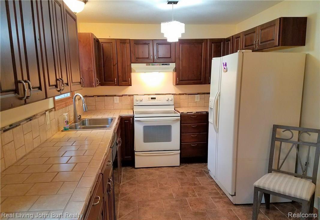 722 North Conklin Road Lake Orion, MI 48362 - Photo 9 of 22 20170103_114743.jpg
