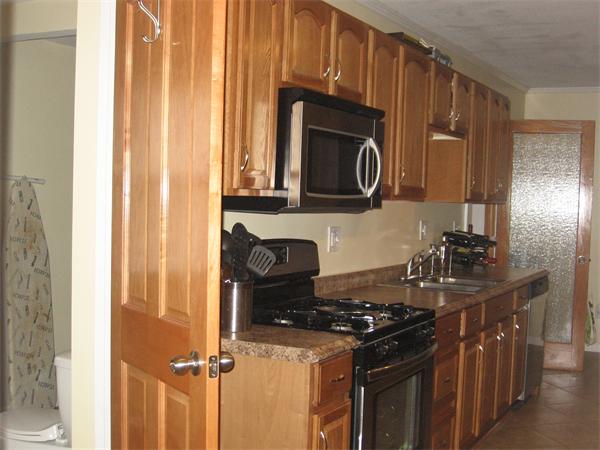 618 Newbury Street Springfield, MA 01104 - Photo 3 of 19 Gallery Image 3