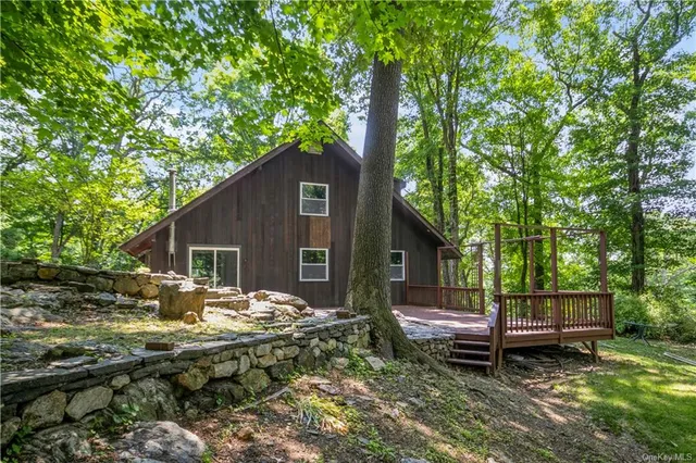 $899,900 | 8 Cedar Road East, Katonah, NY 10536