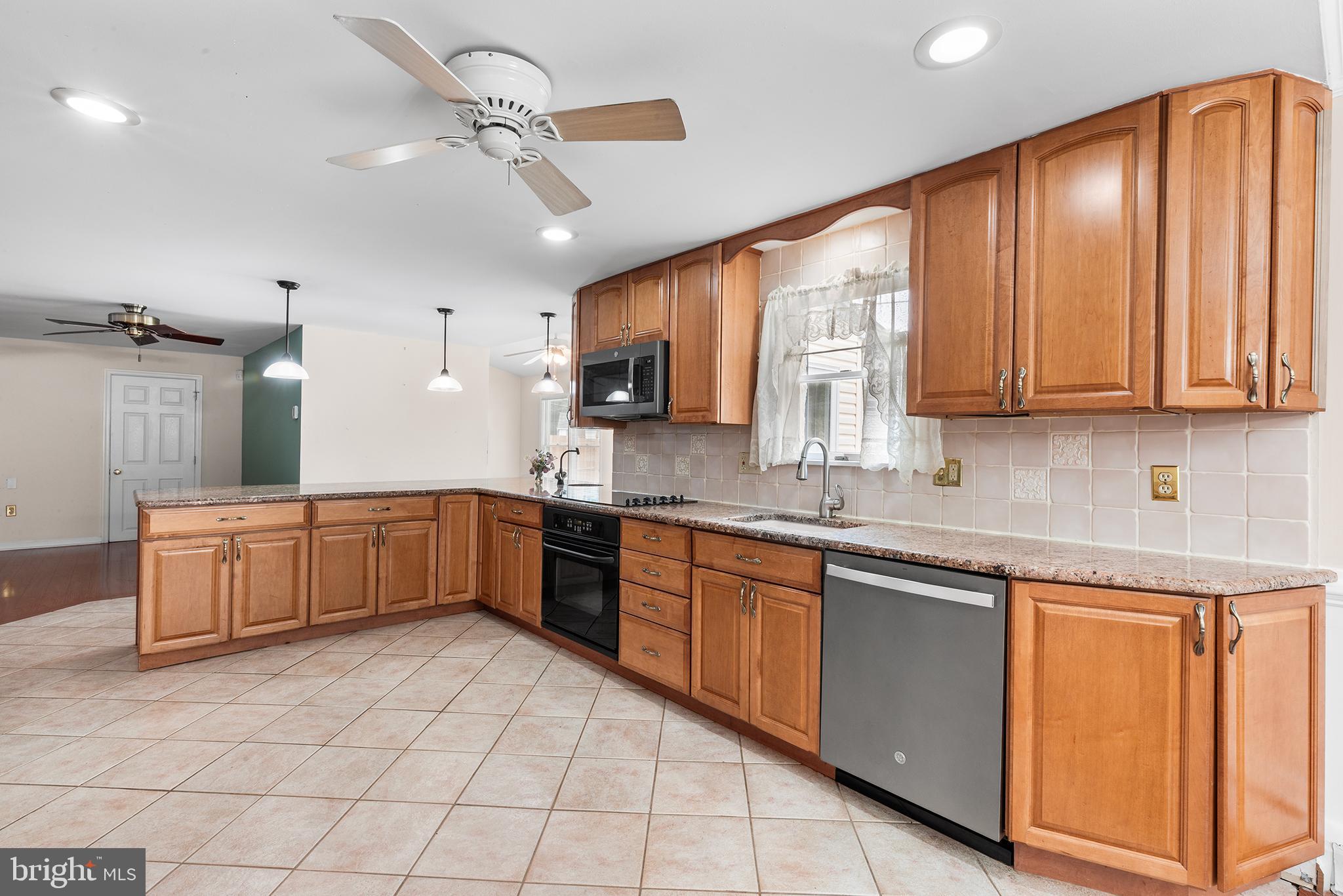 2747 Springhill Road Secane, PA 19018 - Photo 16 of 40 Kitchen