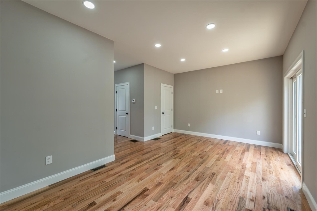 364 High Street Fall River, MA 02720 - Photo 13 of 34