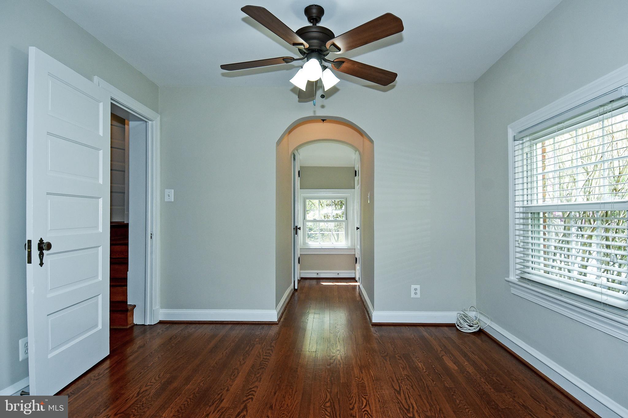 808 South Glebe Road Arlington, VA 22204 - Photo 22 of 45 Primary bedroom with welcoming alcove