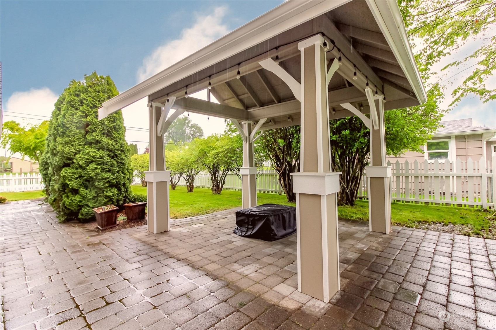 3924 Gay Road East Tacoma, WA 98443 - Photo 33 of 38 a view of a porch with garden