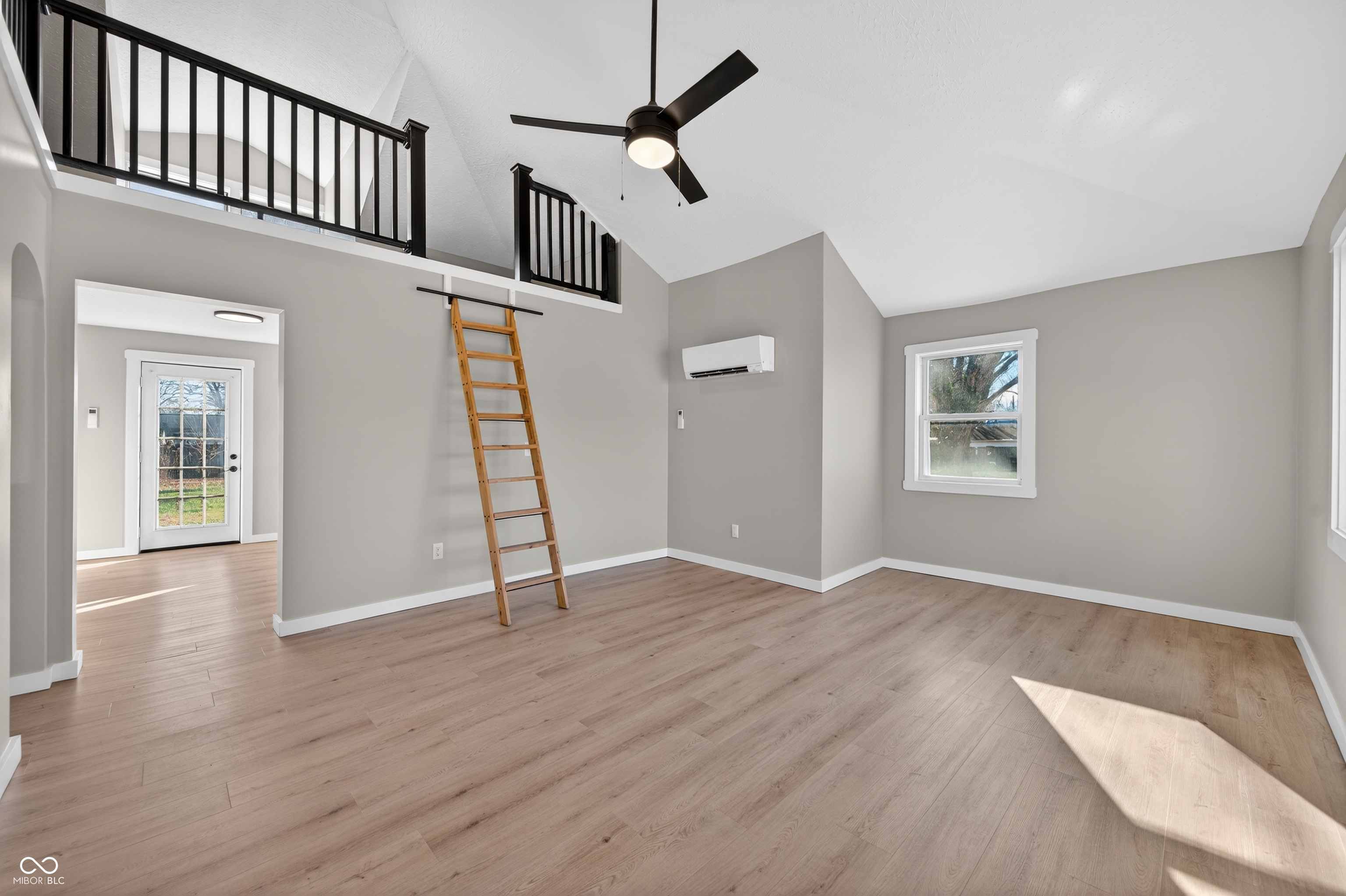 5065 Adkins Street Columbus, IN 47201 - Photo 4 of 22