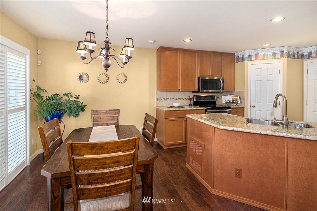 522 Elma Place Northeast Renton, WA 98059 - Photo 5 of 16