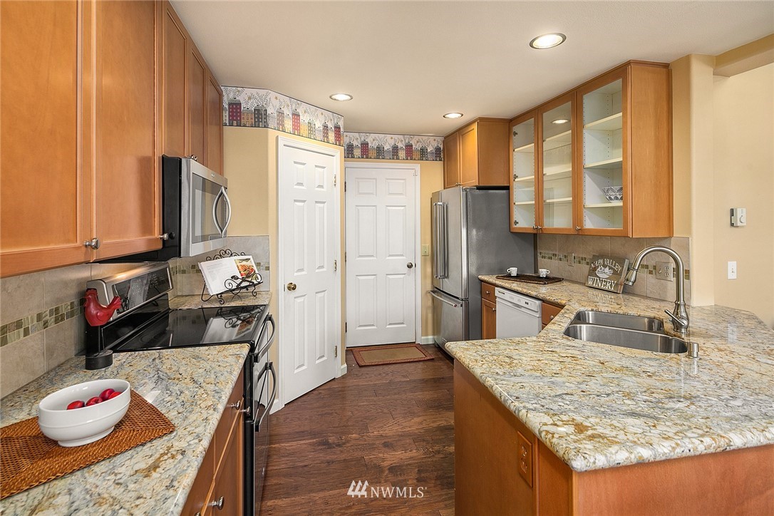 522 Elma Place Northeast Renton, WA 98059 - Photo 6 of 16