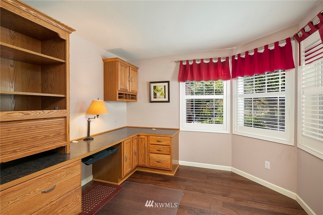 522 Elma Place Northeast Renton, WA 98059 - Photo 8 of 16
