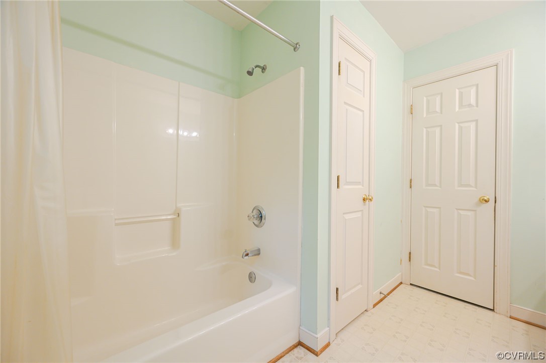 3207 Ludgate Road Chester, VA 23831 - Photo 21 of 44 a bathroom with a bathtub