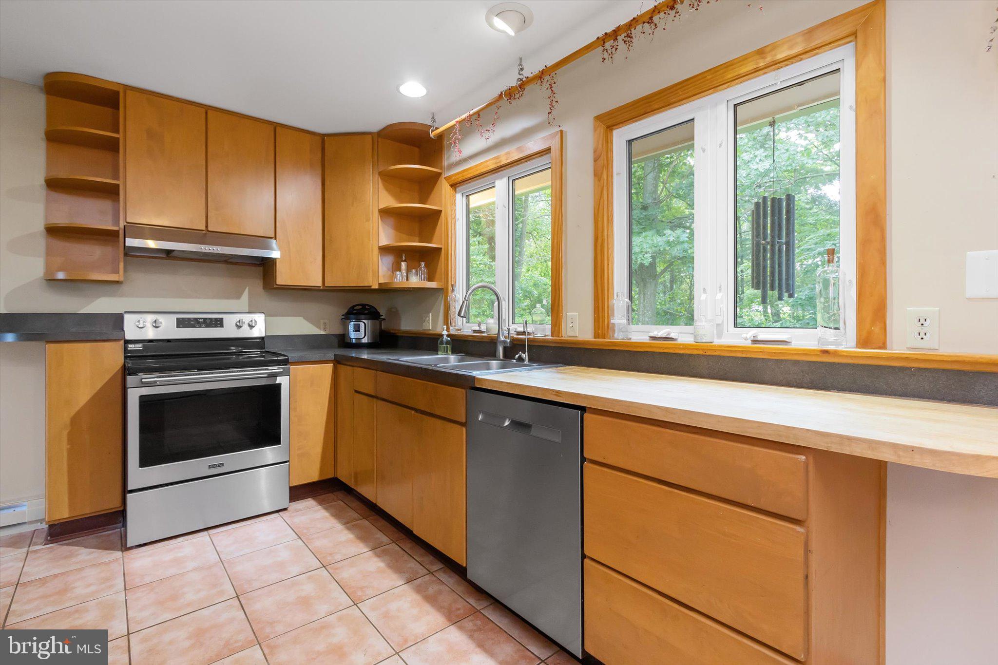 561 Co Rte 12/1 Shepherdstown, WV 25443 - Photo 16 of 45 Kitchen