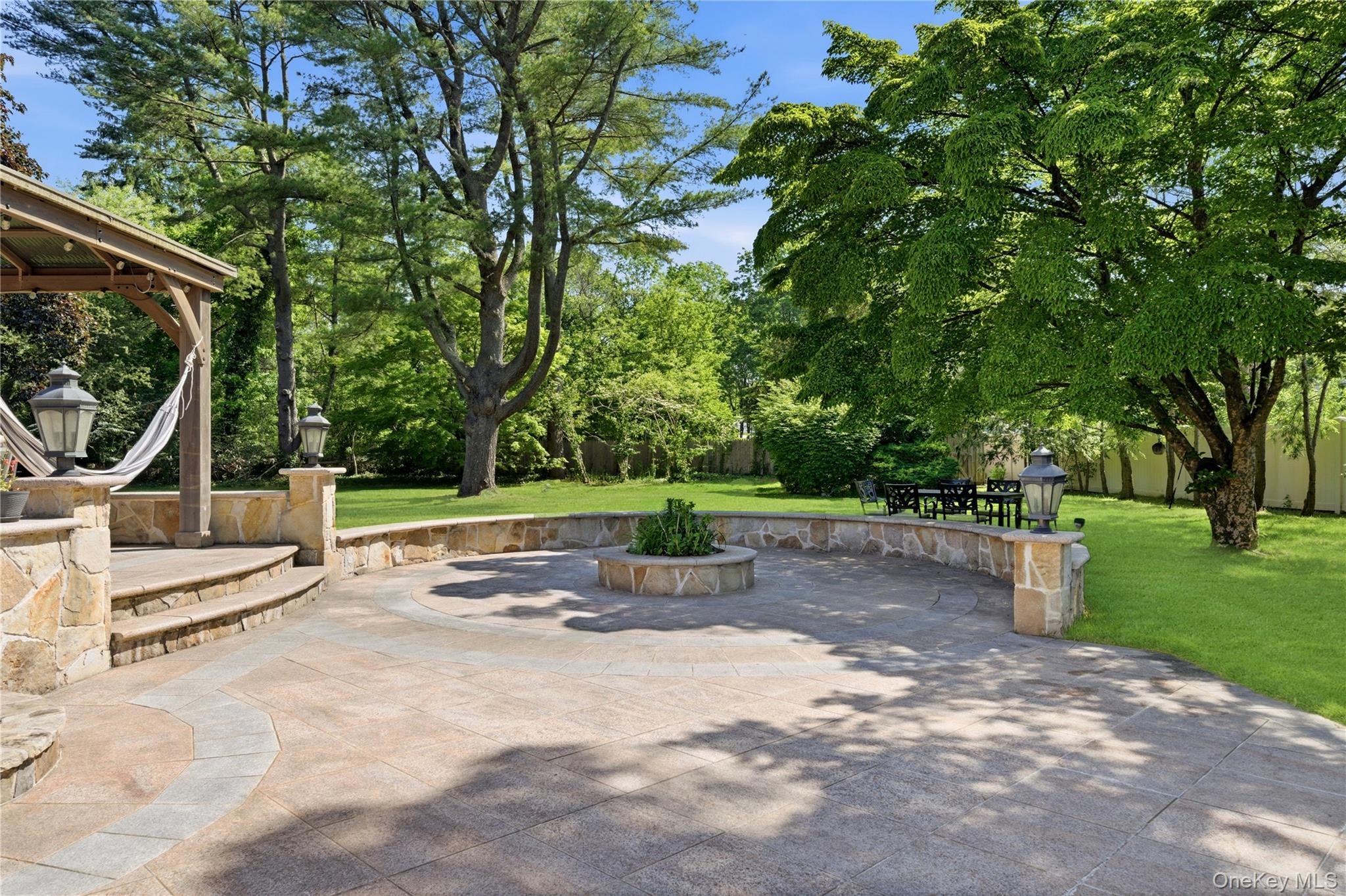 199 Cold Spring Road Syosset, NY 11791 - Photo 37 of 48