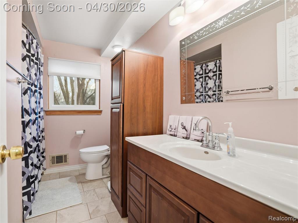 30006 Rambling Road Southfield, MI 48076 - Photo 20 of 34 Gallery Image 20