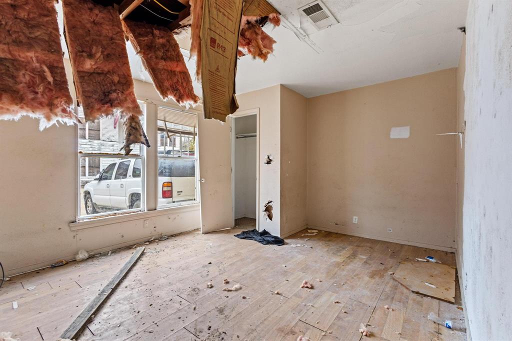 646 South Main Street Paris, TX 75460 - Photo 18 of 39 an empty room with windows