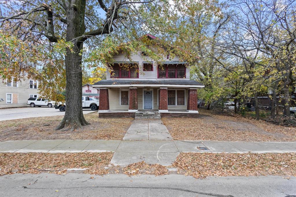646 South Main Street Paris, TX 75460 - Photo 25 of 39 front view of a building with a tree