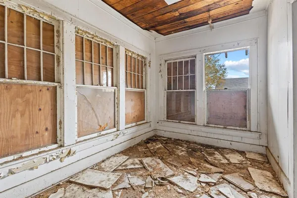 a view of a livingroom with furniture and windows