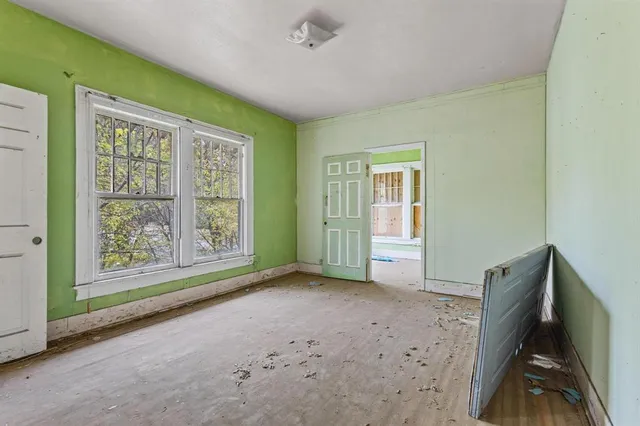 a view of a livingroom with furniture and windows