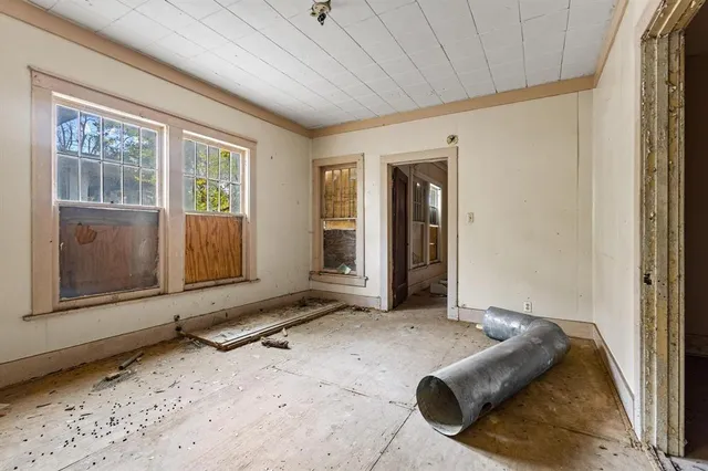 $229,000 | 646 South Main Street, Paris, TX 75460