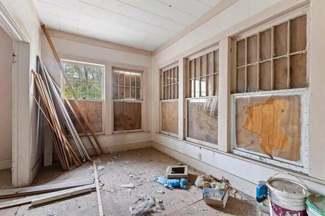 $229,000 | 646 South Main Street, Paris, TX 75460