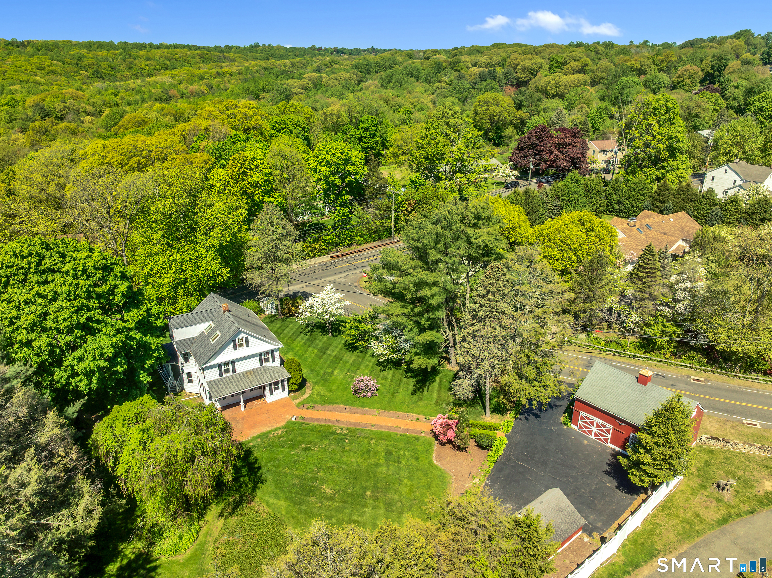 286 Daniels Farm Road Trumbull, CT 06611 - Photo 2 of 35