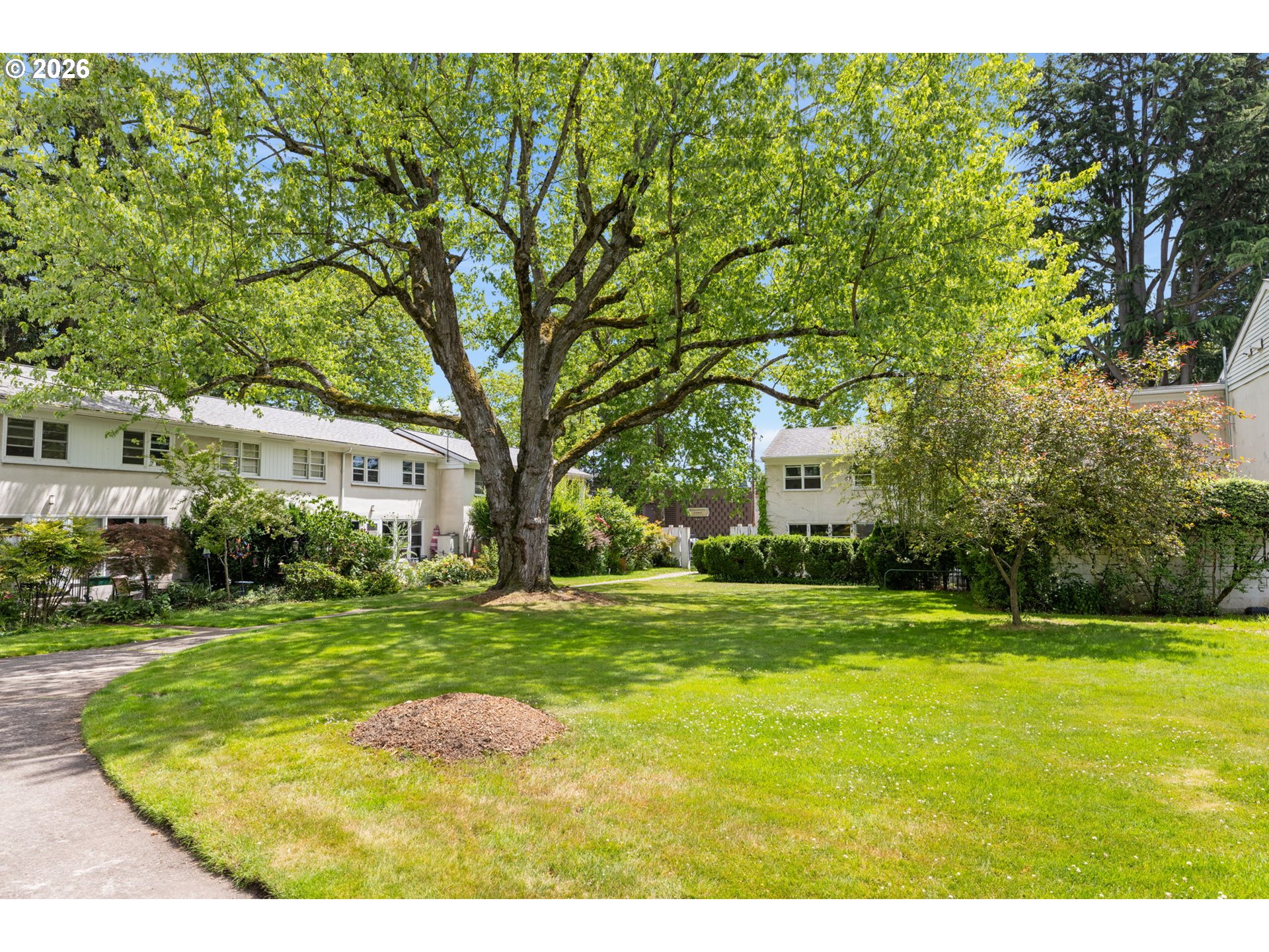 6811 Northeast Broadway Portland, OR 97213 - Photo 21 of 23 Courtyard