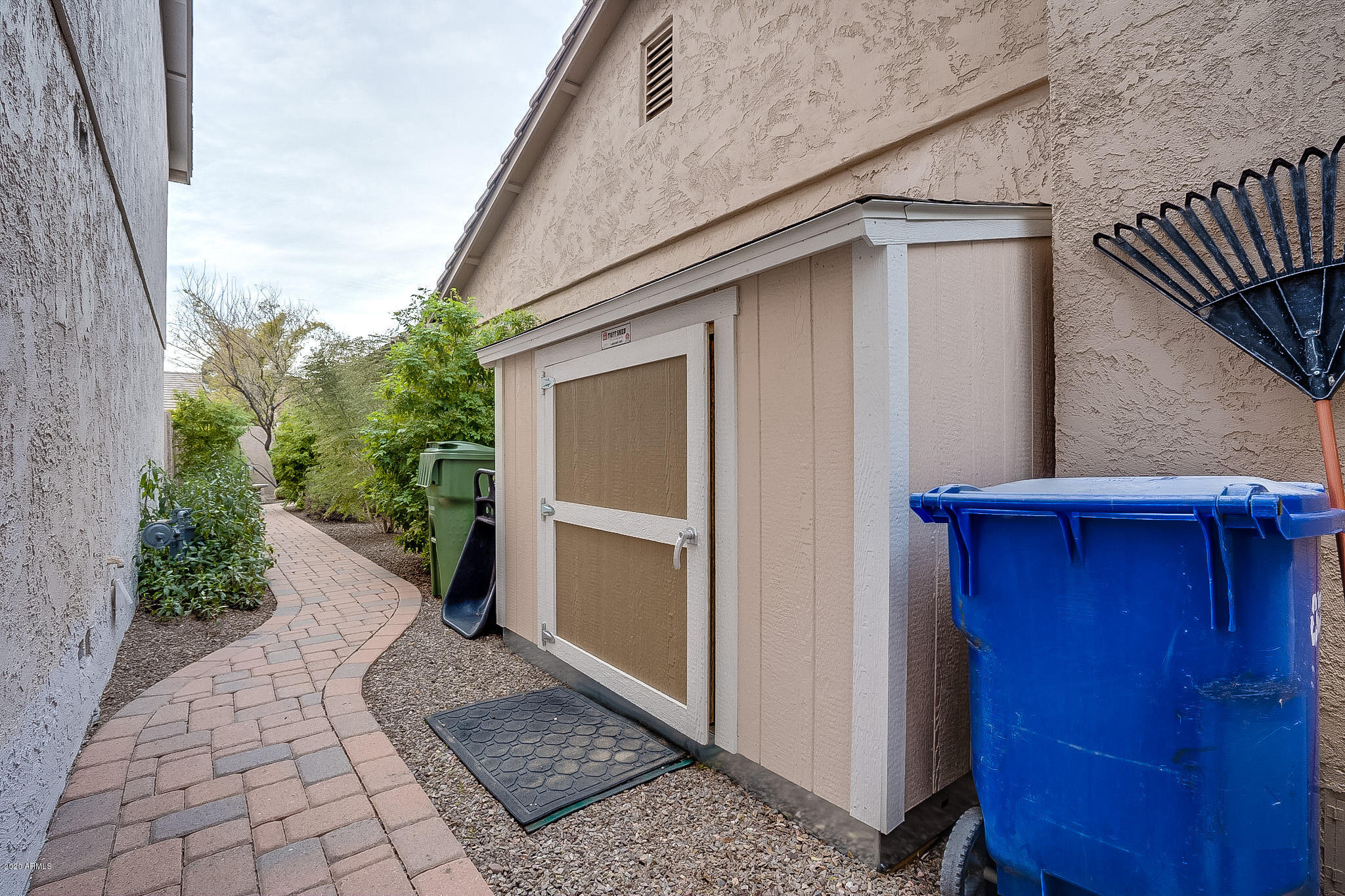 5630 South Outrigger Road Tempe, AZ 85283 - Photo 38 of 38 a backyard of a house with potted plants