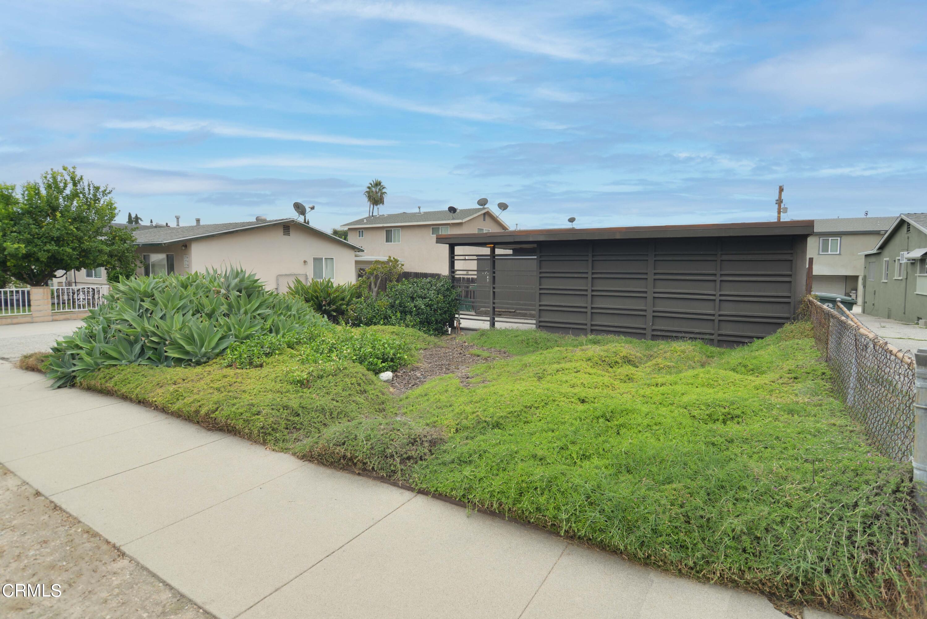 1746 Atchison Street Pasadena, CA 91104 - Photo 8 of 22 a backyard of a house with lots of green space