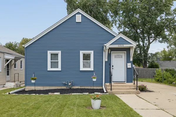 $250,000 | 1215 West Jefferson Street, Joliet, IL 60435