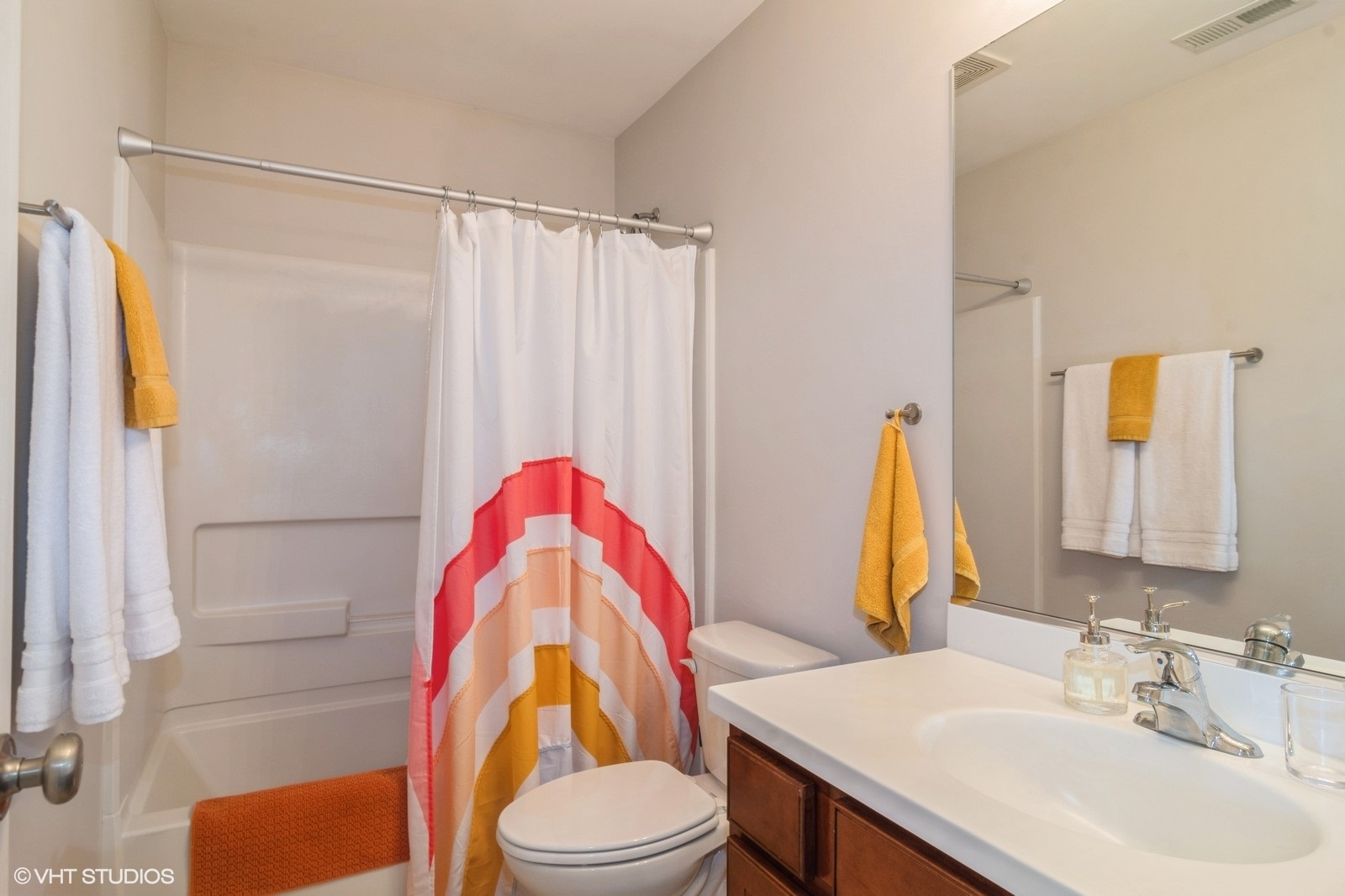 4072 Pompton Avenue Elgin, IL 60124 - Photo 11 of 13 a bathroom with a sink and a mirror