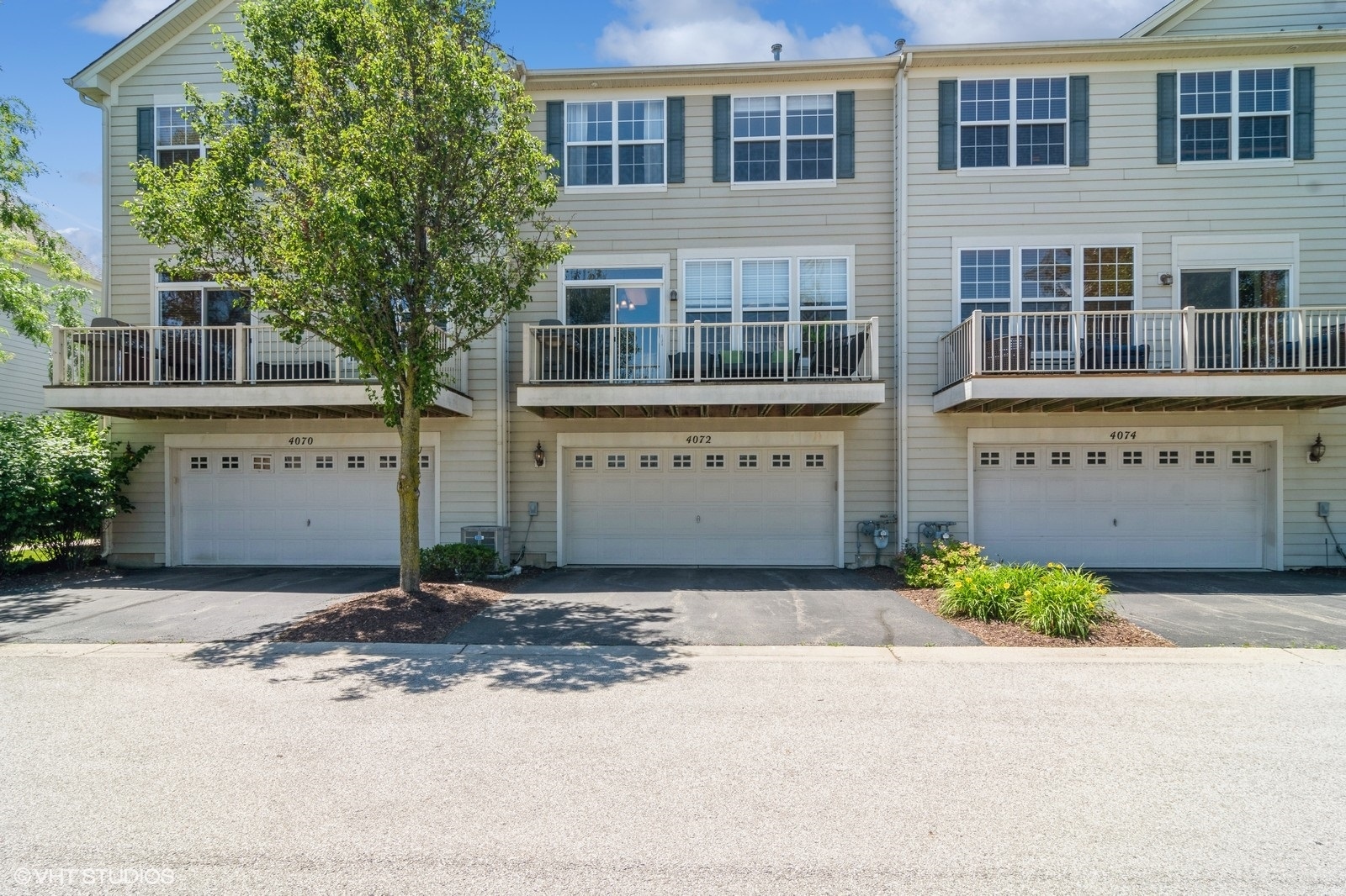 4072 Pompton Avenue Elgin, IL 60124 - Photo 13 of 13 a front view of a building