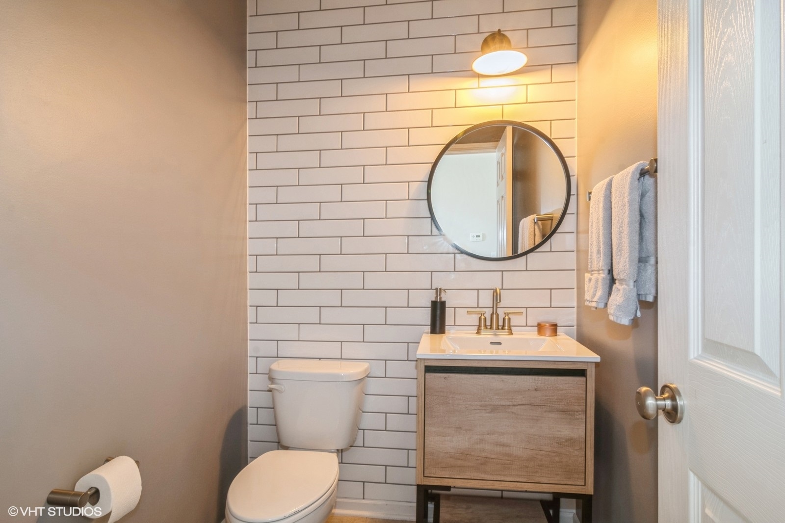 4072 Pompton Avenue Elgin, IL 60124 - Photo 5 of 13 a bathroom with a toilet sink vanity and mirror