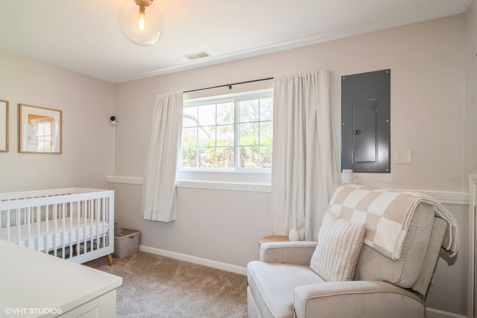 4072 Pompton Avenue Elgin, IL 60124 - Photo 10 of 13 a living room with furniture and a window