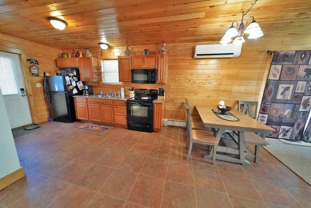 20 Hemore Road Houlton, ME 04730 - Photo 17 of 61 dining-area-log-home