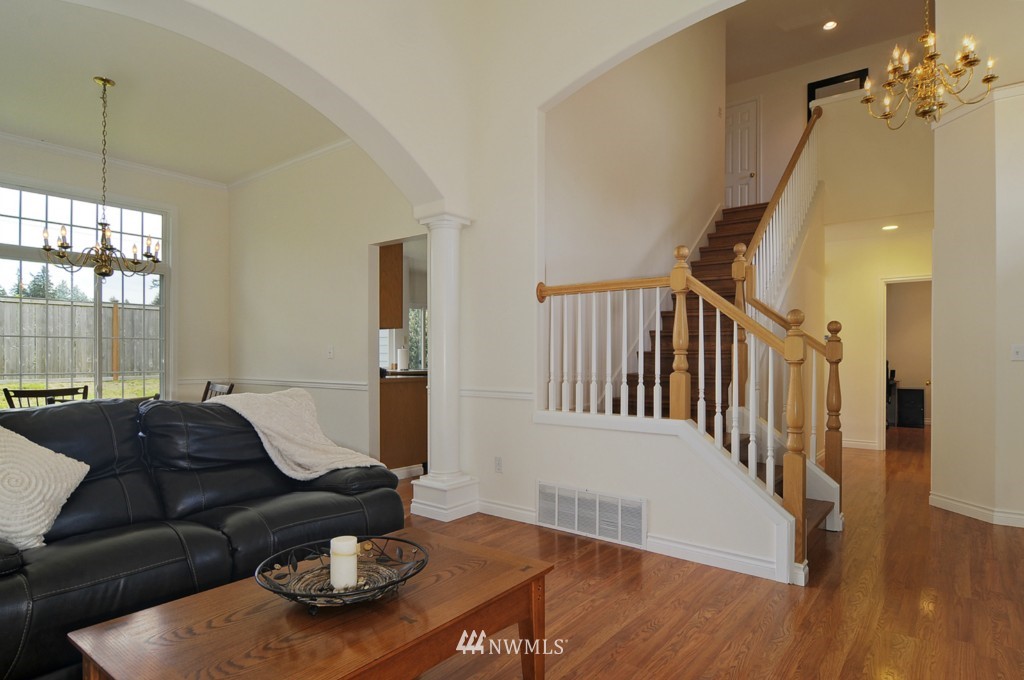 20107 29th Avenue Southeast Bothell, WA 98012 - Photo 3 of 22 Gallery Image 3