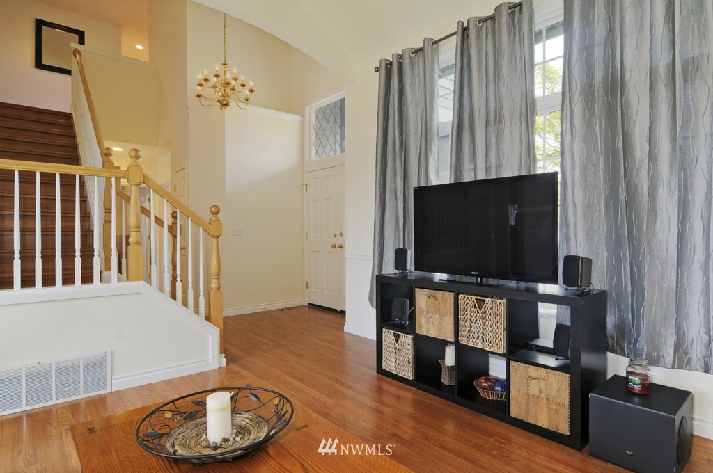 20107 29th Avenue Southeast Bothell, WA 98012 - Photo 4 of 22 Gallery Image 4