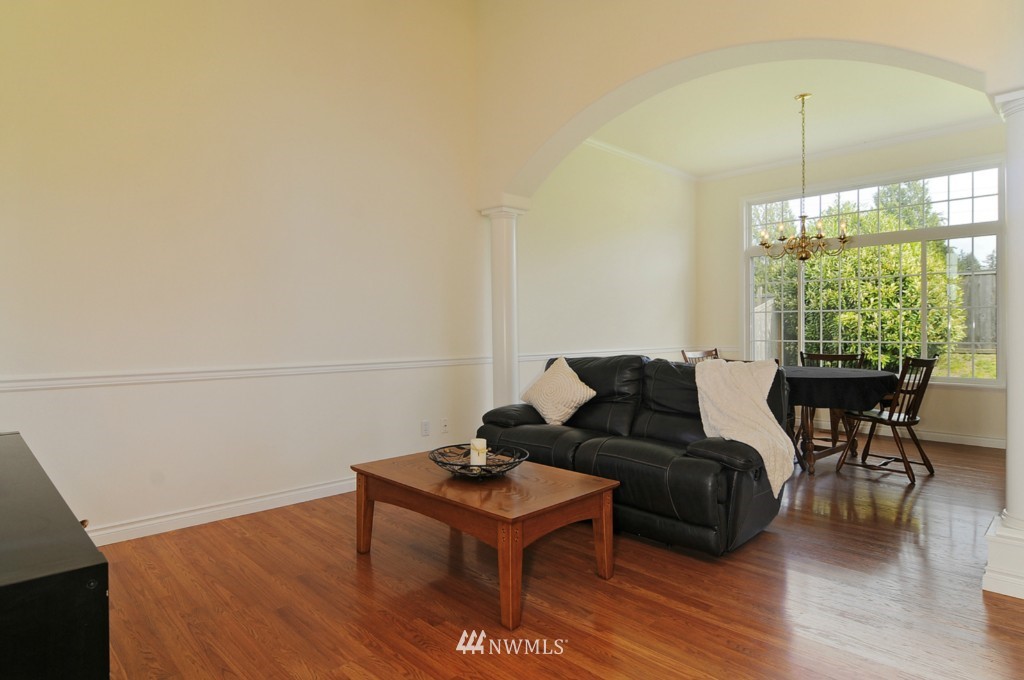 20107 29th Avenue Southeast Bothell, WA 98012 - Photo 5 of 22 Gallery Image 5