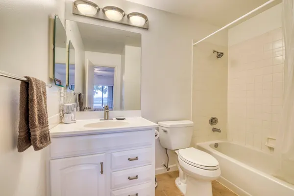 $2,900 | 1111 Duncan Circle, Unit 203, Palm Beach Gardens, FL 33418