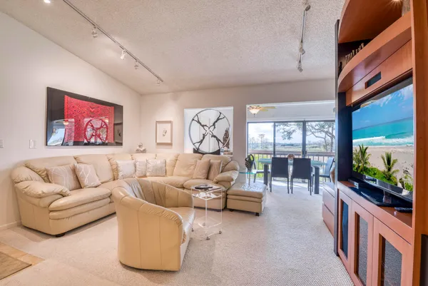 $2,900 | 1111 Duncan Circle, Unit 203, Palm Beach Gardens, FL 33418