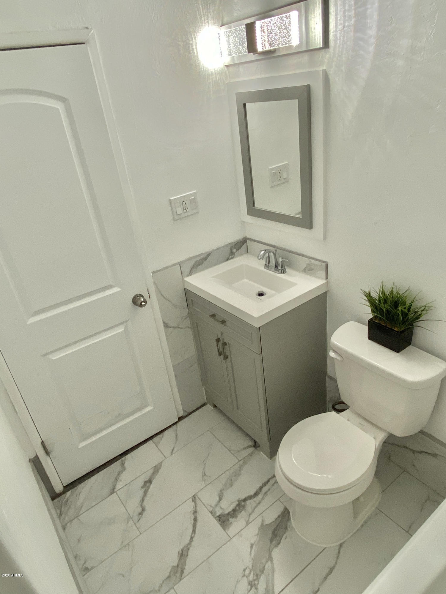 920 East Carter Road Phoenix, AZ 85042 - Photo 11 of 14 Bathroom