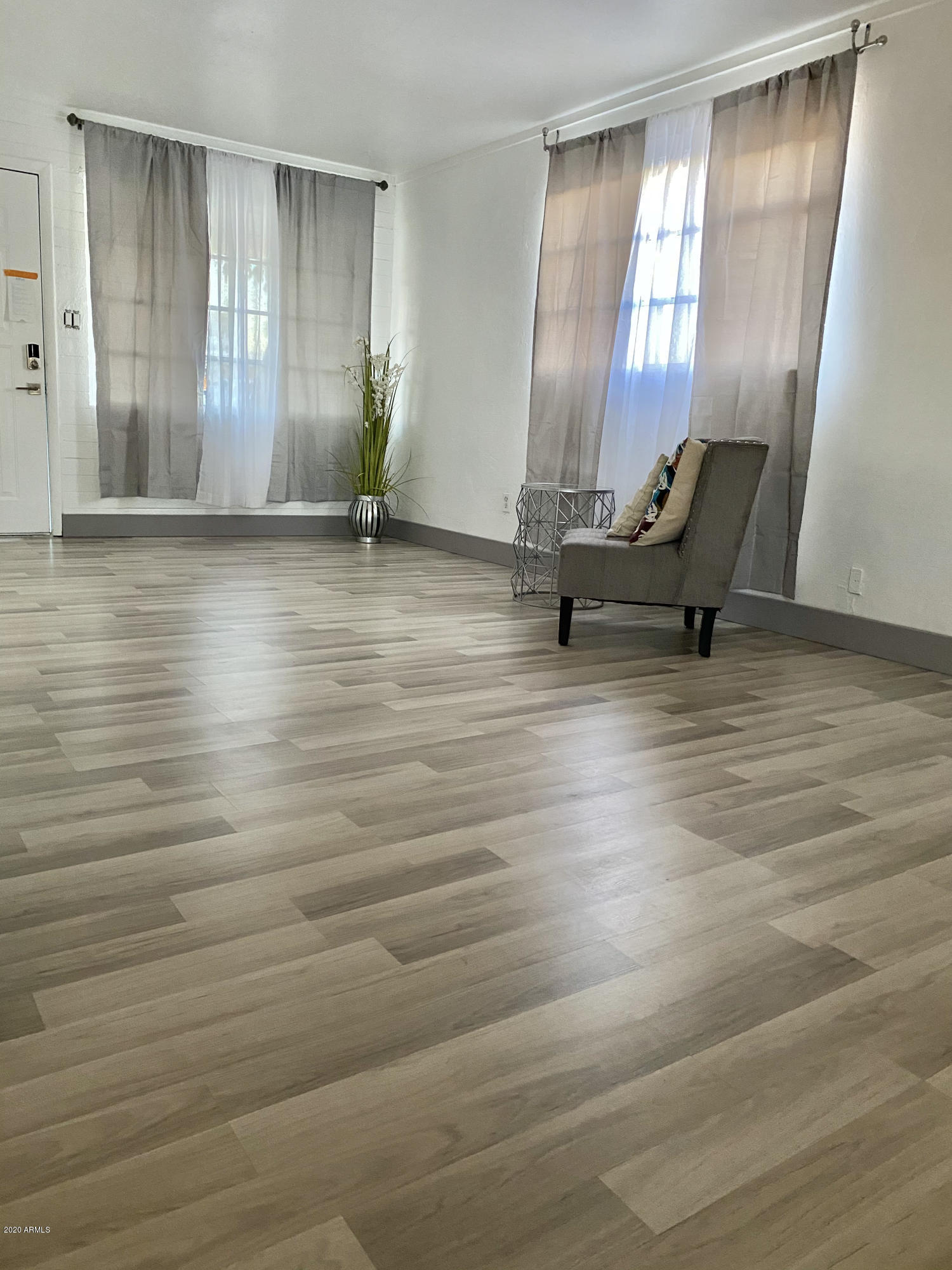 920 East Carter Road Phoenix, AZ 85042 - Photo 6 of 14 Great Room