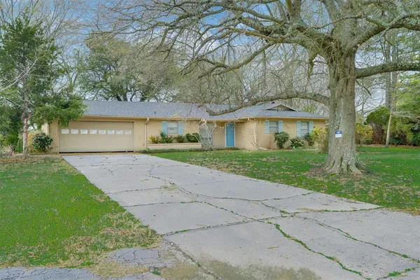 $199,900 | 4025 Old Bonham Road, Paris, TX 75460